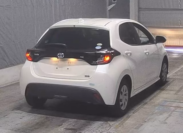 
								TOYOTA YARIS Hybrid full									