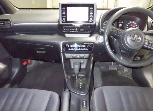 
								TOYOTA YARIS Hybrid full									