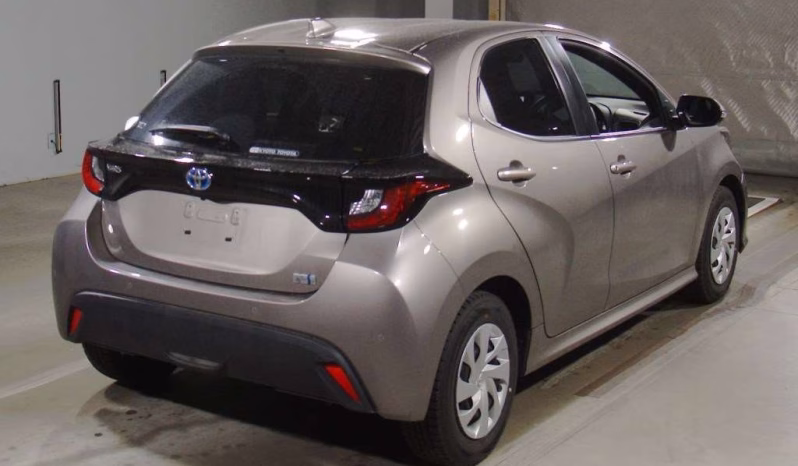 
								TOYOTA YARIS Hybrid full									