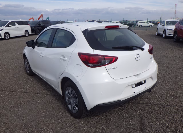 
								MAZDA 2 full									