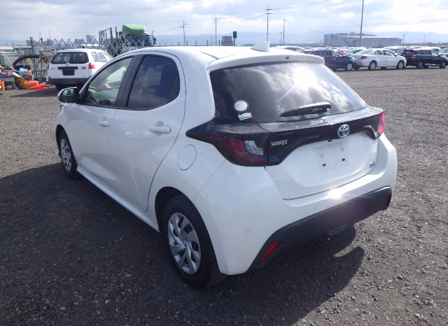 
								TOYOTA YARIS Hybrid full									