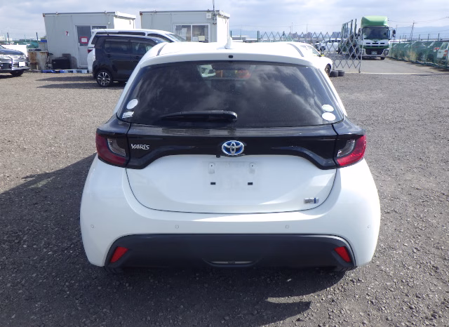 
								TOYOTA YARIS Hybrid full									