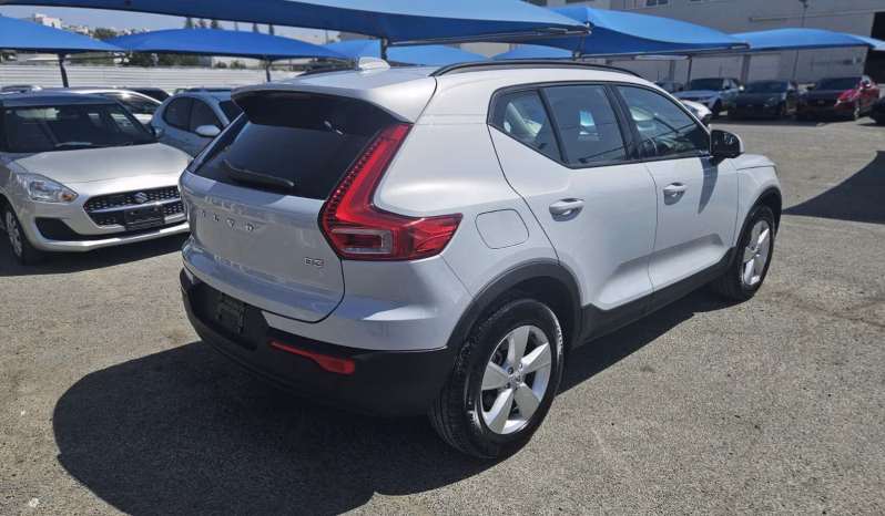 
								VOLVO XC40 B3 (Mild-Hybrid) full									
