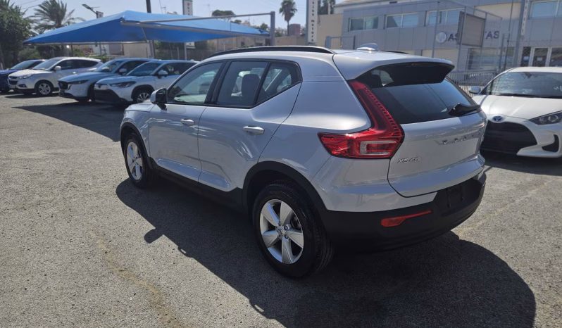 
								VOLVO XC40 B3 (Mild-Hybrid) full									