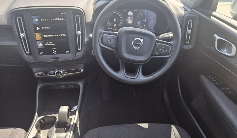 
								VOLVO XC40 B3 (Mild-Hybrid) full									