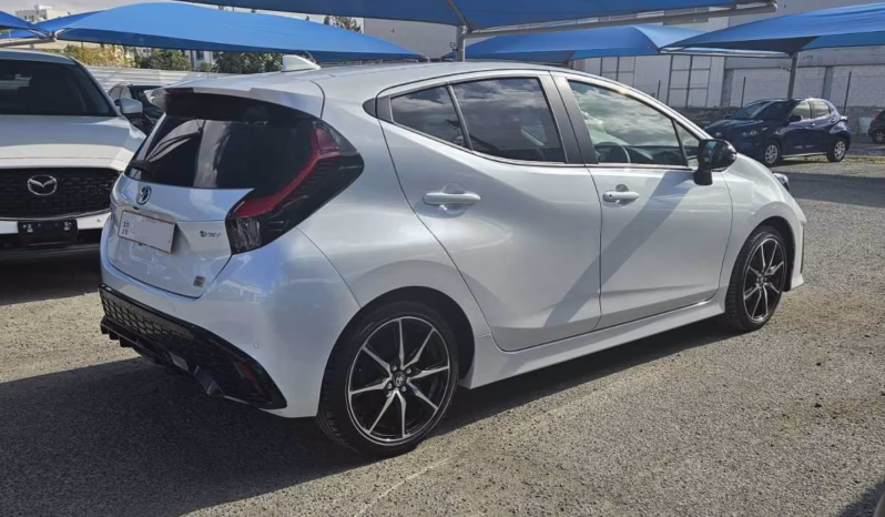 
								TOYOTA AQUA GR full									