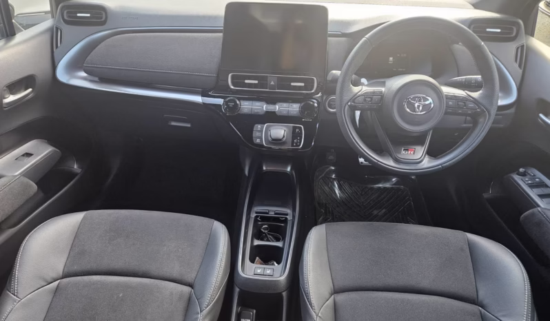 
								TOYOTA AQUA GR full									