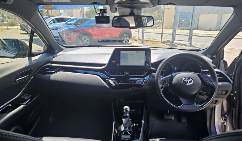 
								TOYOTA C-HR full									