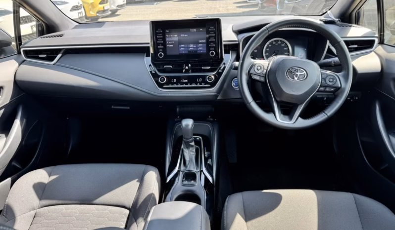 
								TOYOTA COROLLA SPORT HYBRID full									