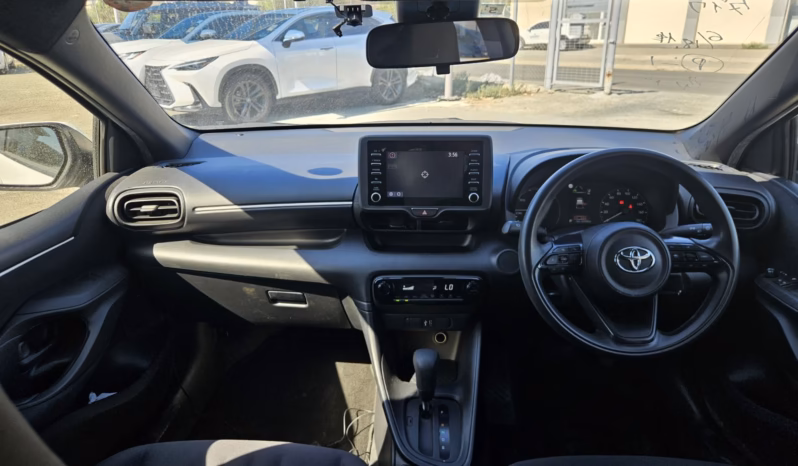 
								TOYOTA YARIS HYBRID full									
