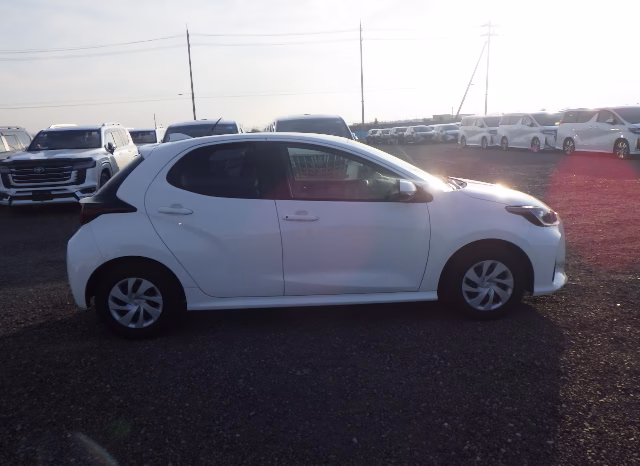 
								TOYOTA YARIS Hybrid full									