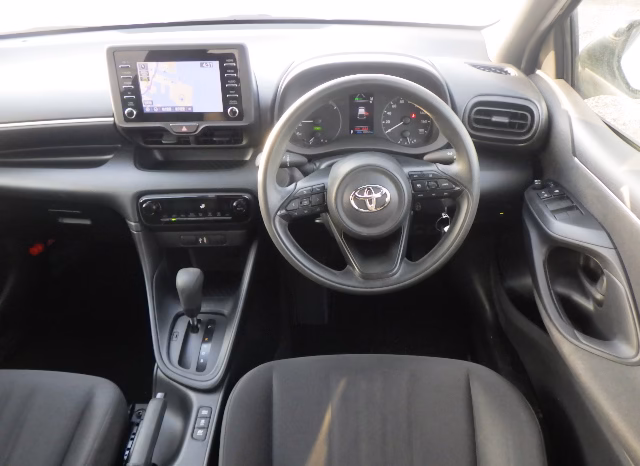 
								TOYOTA YARIS Hybrid full									