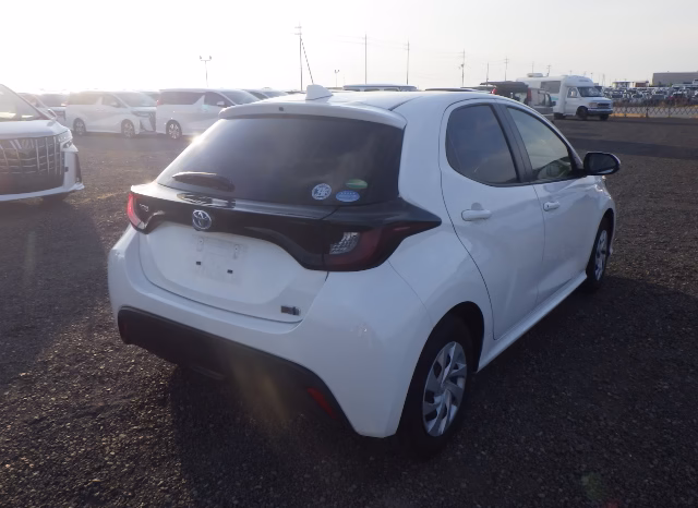 
								TOYOTA YARIS Hybrid full									