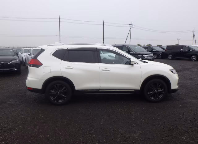 
								NISSAN X-TRAIL full									