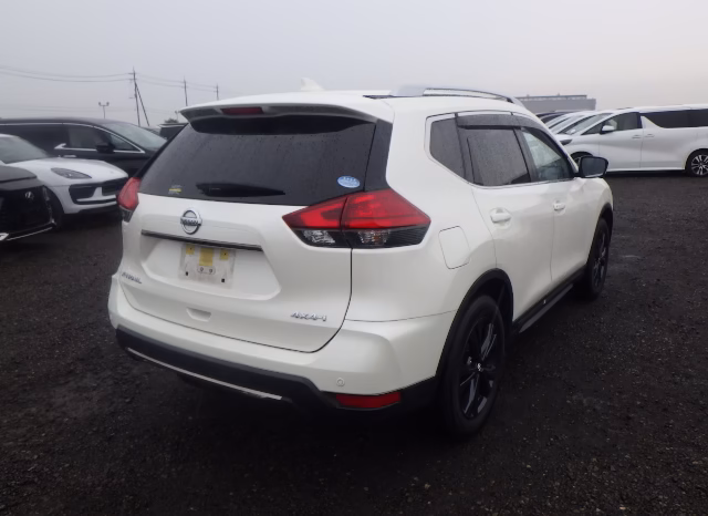 
								NISSAN X-TRAIL full									
