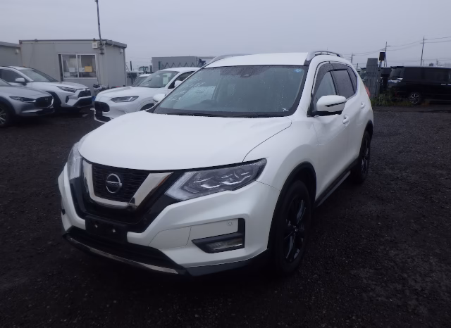 
								NISSAN X-TRAIL full									