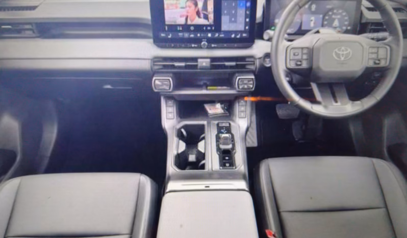 
								TOYOTA RAV4 Hybrid full									