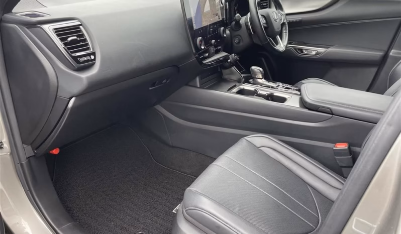 
								LEXUS NX450H Plug-in Hybrid full									