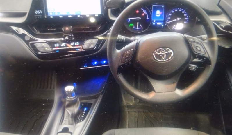 
								TOYOTA C-HR HYBRID full									