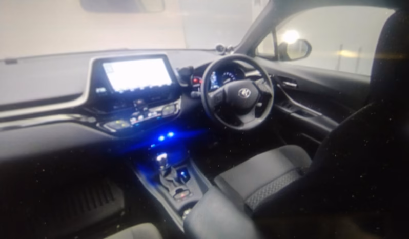 
								TOYOTA C-HR HYBRID full									
