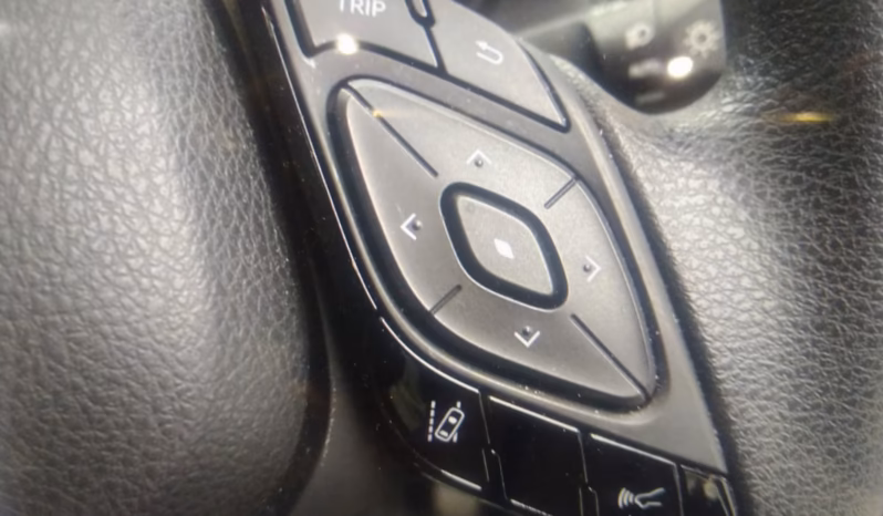 
								TOYOTA C-HR HYBRID full									