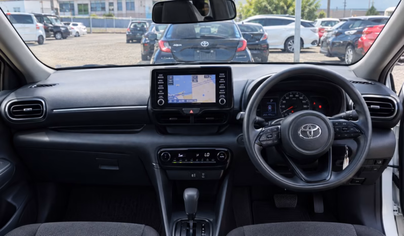 
								TOYOTA YARIS Hybrid full									