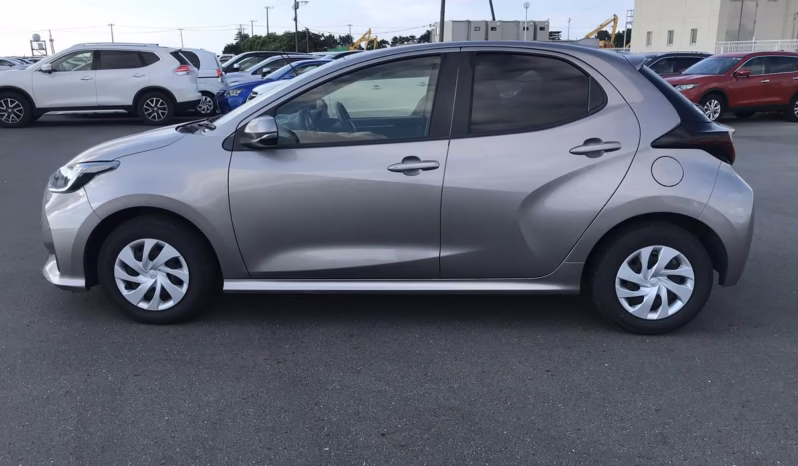 
								TOYOTA YARIS Hybrid full									