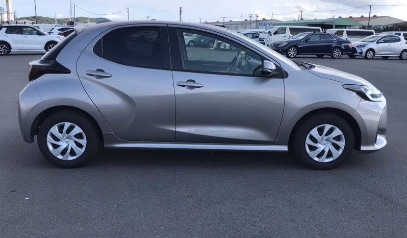 
								TOYOTA YARIS Hybrid full									