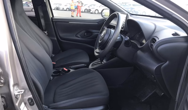 
								TOYOTA YARIS Hybrid full									