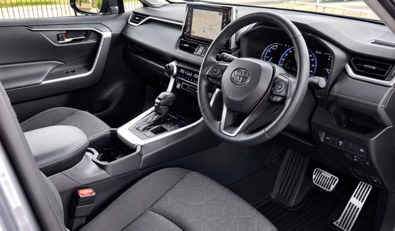 
								TOYOTA RAV4 Hybrid full									