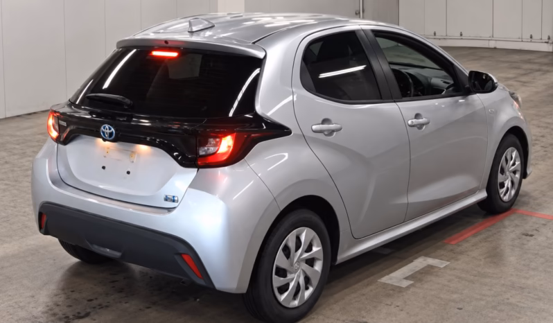 
								TOYOTA YARIS Hybrid full									