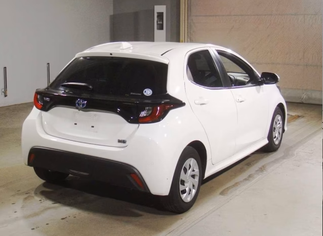
								TOYOTA YARIS Hybrid full									
