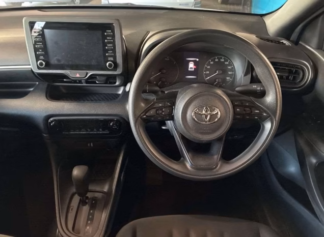 
								TOYOTA YARIS Hybrid full									