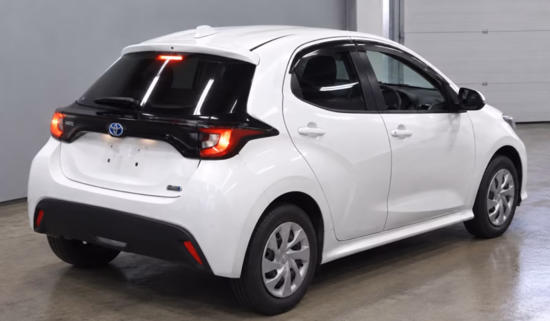 
								TOYOTA YARIS Hybrid full									