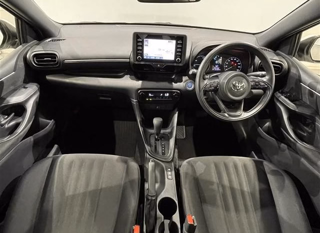 
								TOYOTA YARIS Hybrid full									