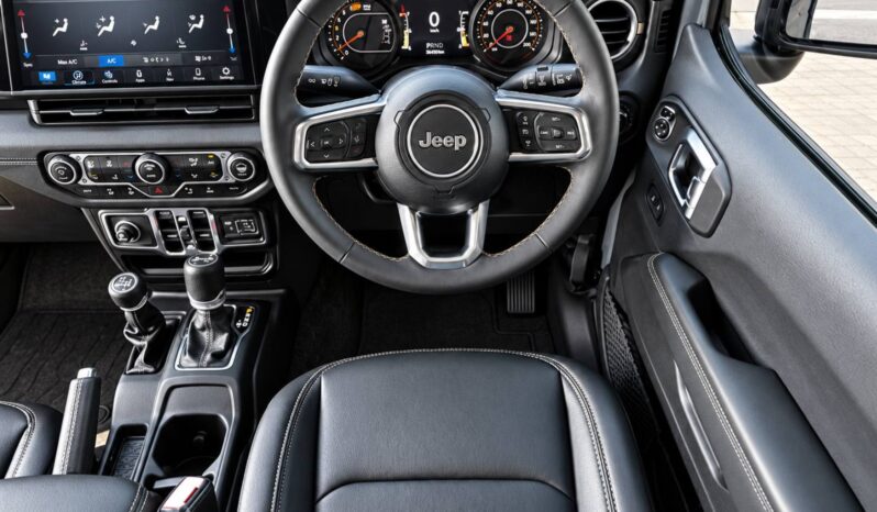 
								JEEP WRANGLER UNLIMITED SAHARA full									